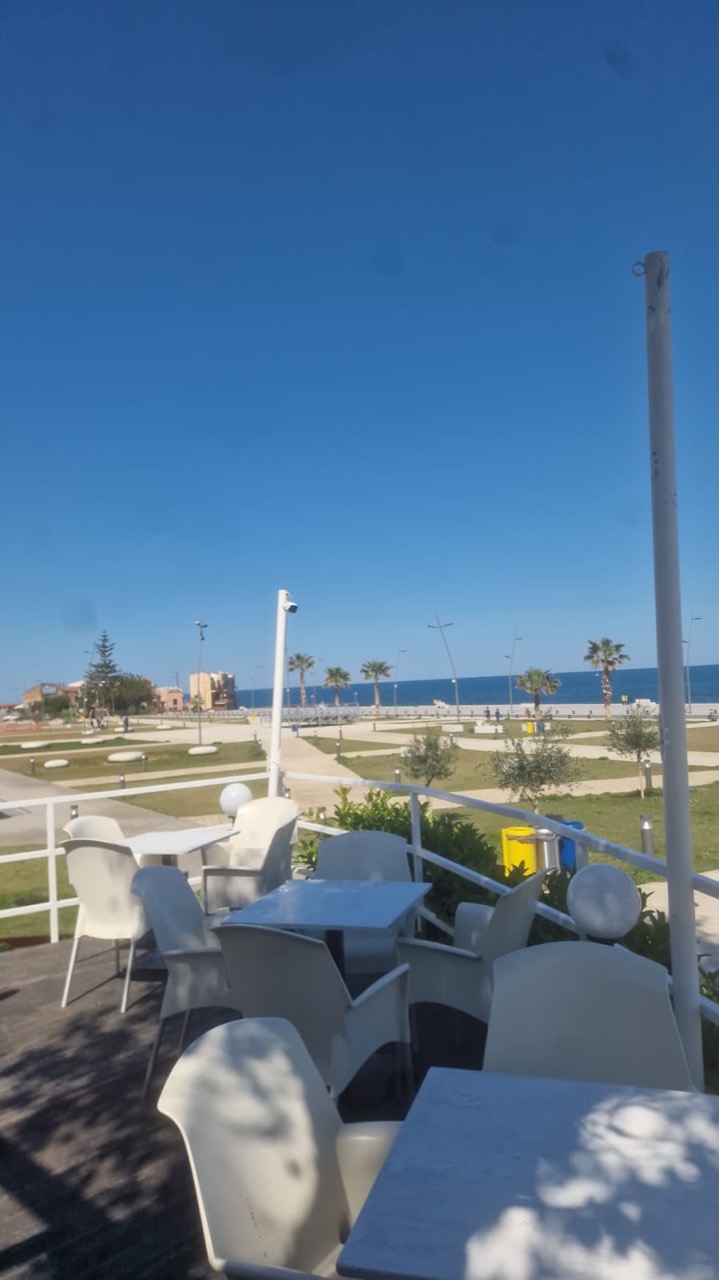 Vista dalla terrazza verso il lungomare